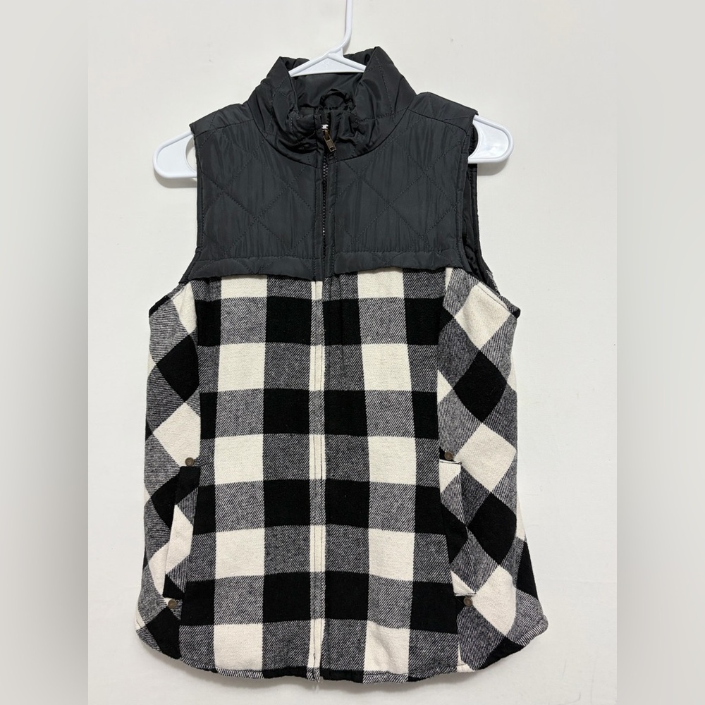 Maurices Black White Buffalo Plaid Quilted Vest women’s Size S(A362)✨ - Picture 4 of 9